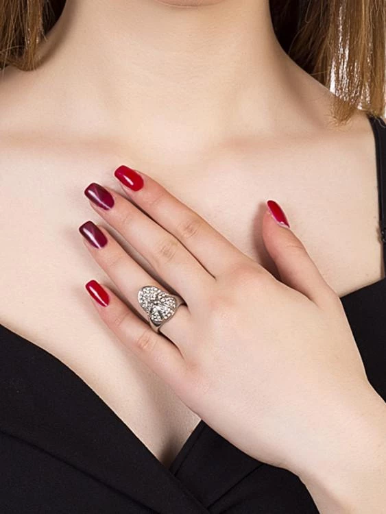Дамски пръстен декориран с камъчета