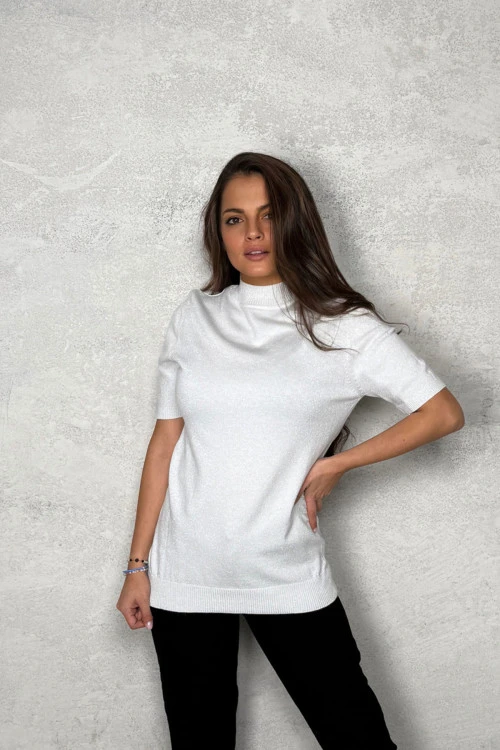 Blouses and tops with short sleeves