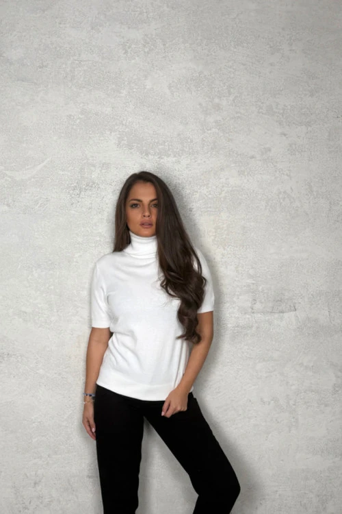 Blouses and tops with short sleeves