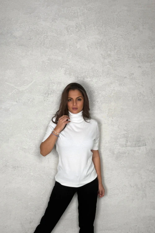 Blouses and tops with short sleeves