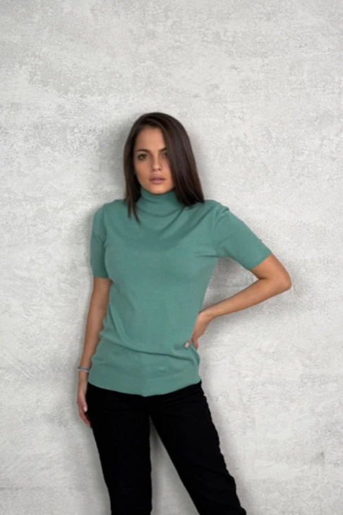 Blouses and tops with short sleeves