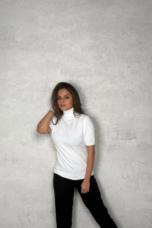 Blouses and tops with short sleeves