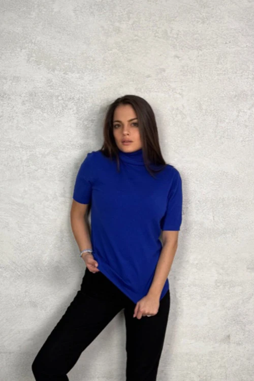 Blouses and tops with short sleeves