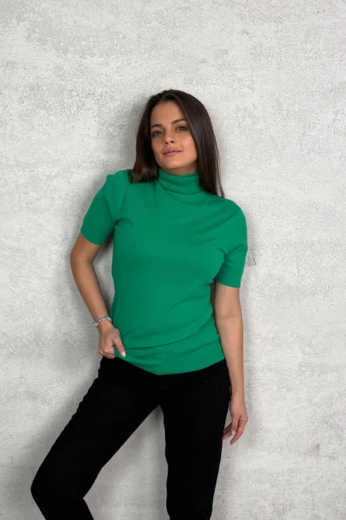 Blouses and tops with short sleeves