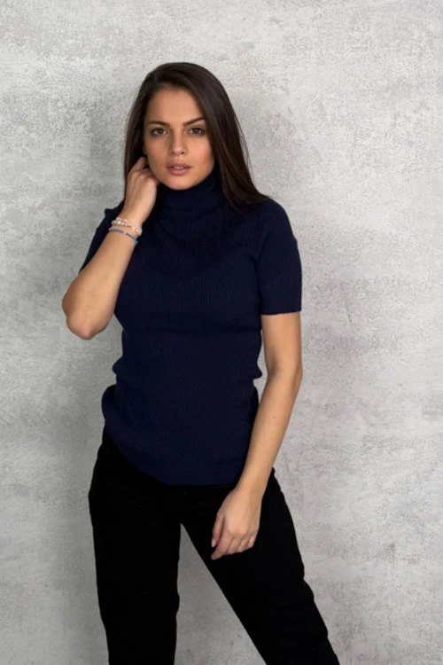 Blouses and tops with short sleeves