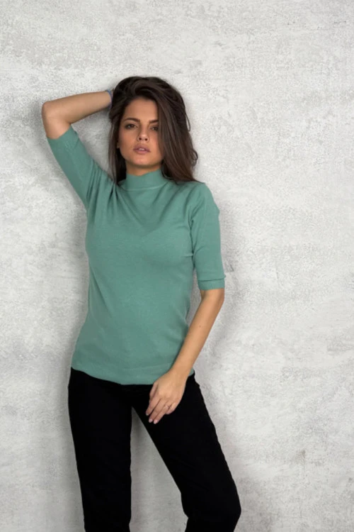 Ženska bluza sa kratkim rukavima i polo kragnom