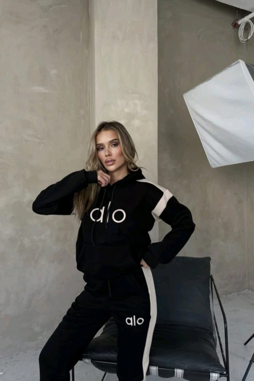 Ženski prošiveni set