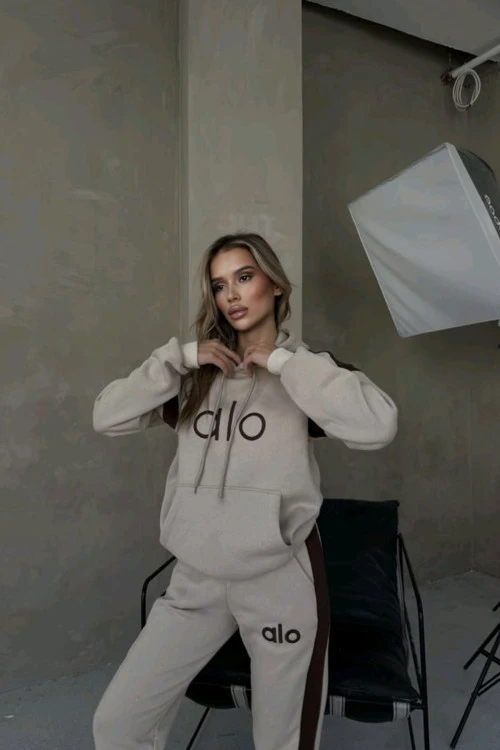 Ženski prošiveni set