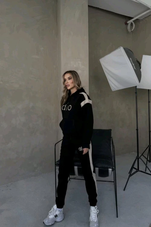 Ženski prošiveni set