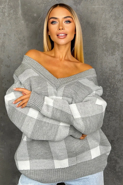 Ženski pulover z globokim izrezom