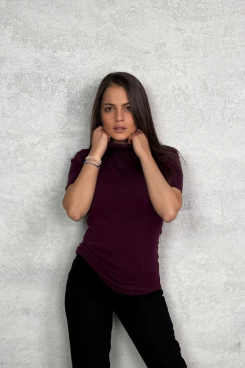 Blouses and tops with short sleeves