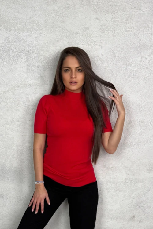 Ženska majica kratkih rukava i polovične kragne