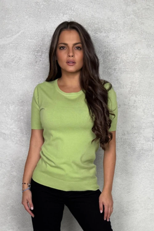 Blouses and tops with short sleeves