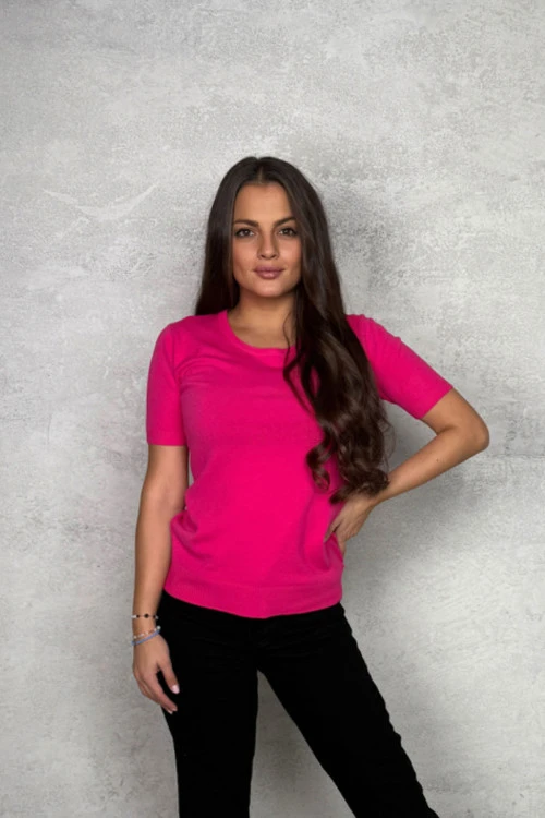 Blouses and tops with short sleeves