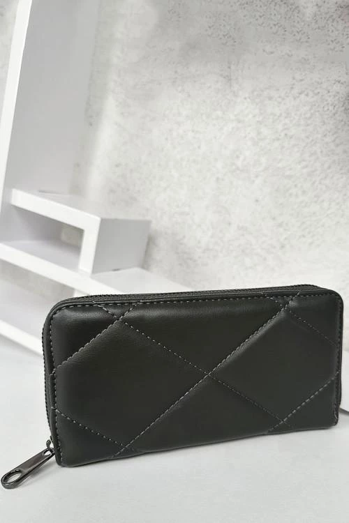 Women's wallet with a zipper