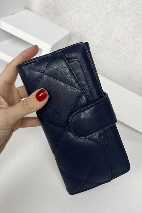 Women's wallet with a tick-tock button