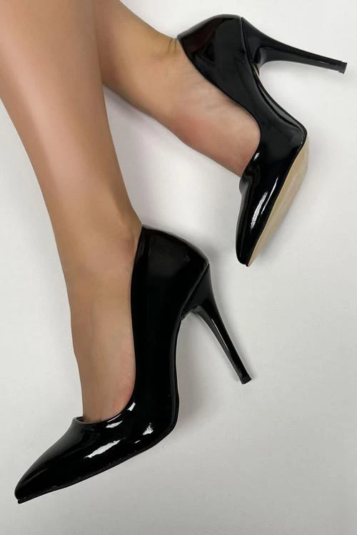 Дамски елегантни лачени обувки