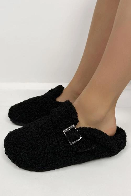 Women's slippers with buckle