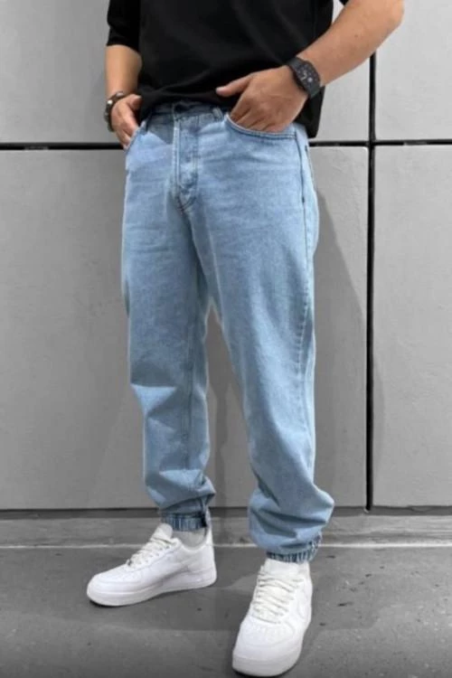 Men's jeans with a clean design