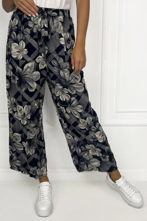 Women's trousers with a floral motif