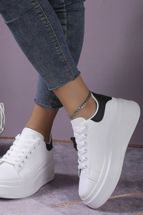 Γυναικεία αθλητικά παπούτσια με κορδόνια