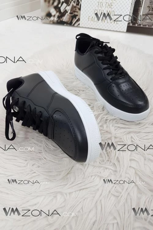 Női fekete sportcipő