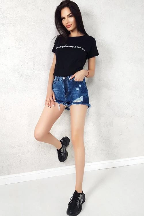 Blugi scurti cu un efect rupt pentru femei