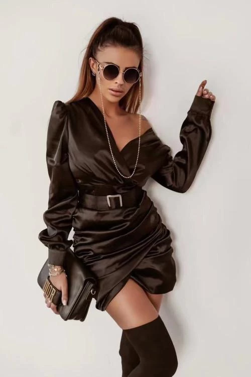 Rochie de dama cu design spectaculos