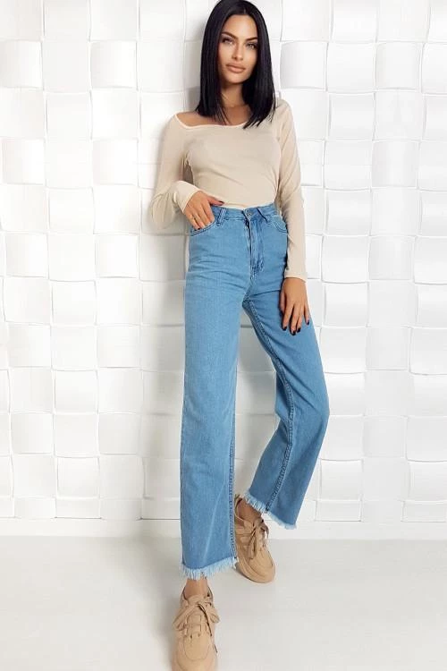 Women's jeans with a loose fit