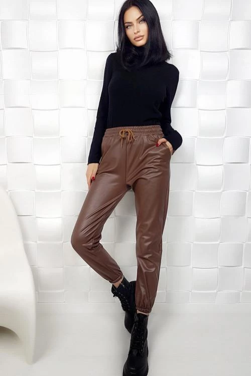 Ladies trousers with elasticated