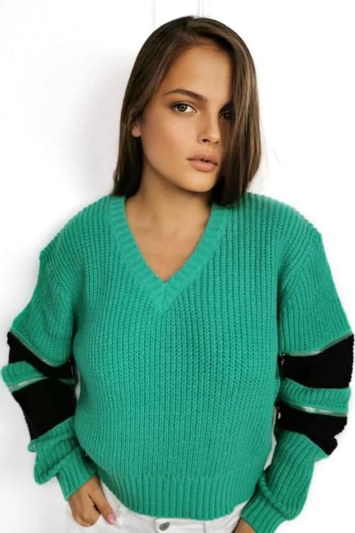 Дамски пуловер е ефектни ръкави