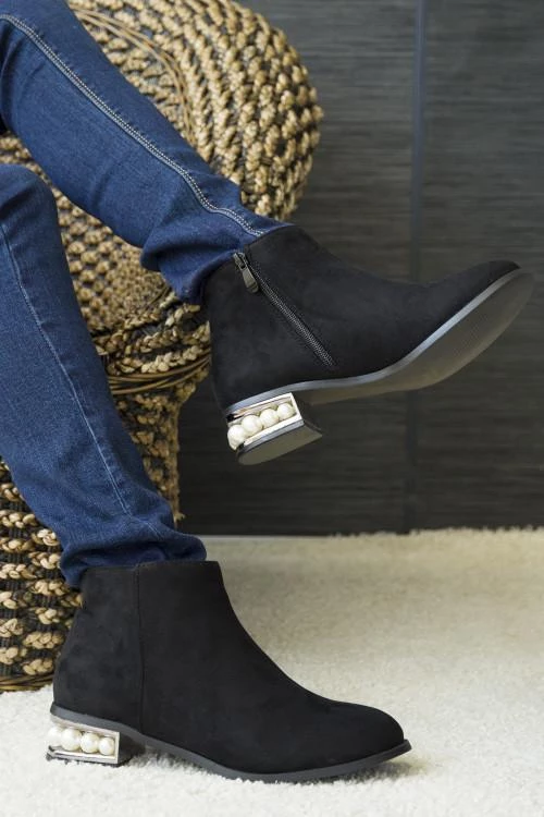 Γυναικεία μποτάκια με πέρλες