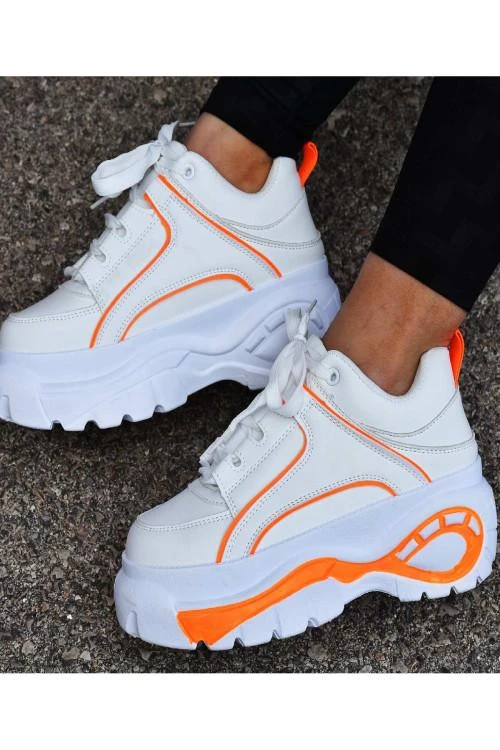 Adidași în culori diferite pentru femei