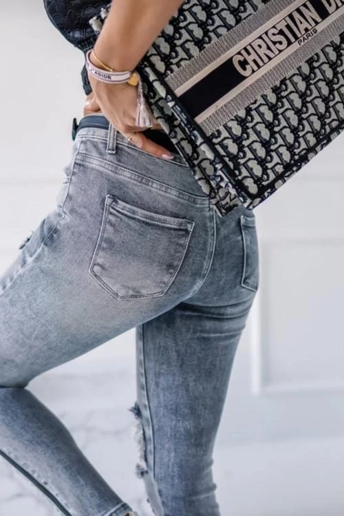 Дамски дънки със скъсан ефект