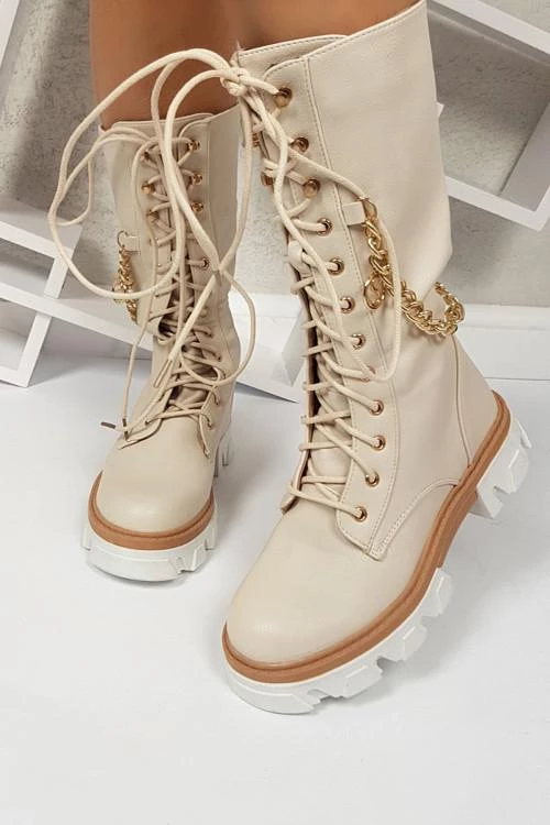 Γυναικείες μπότες με κορδόνια
