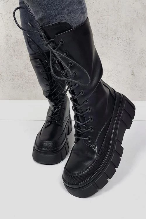 Дамски ботуши с връзки