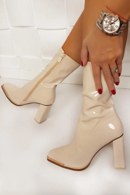 Γυναικεία μποτάκια με τακούνι