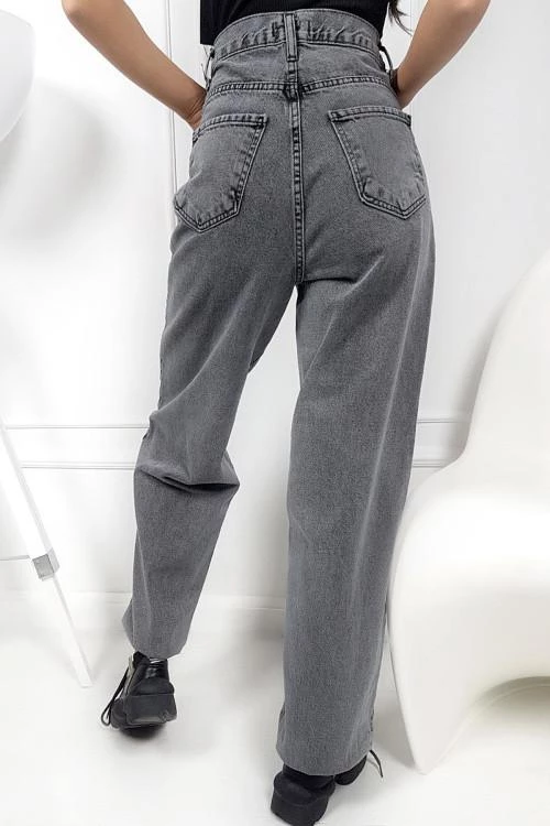 Blugi de dama cu un design curat