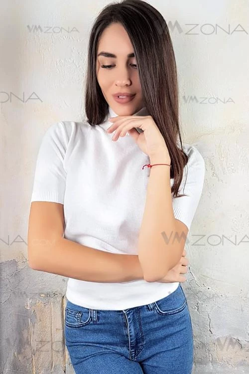 Blouses and tops with short sleeves