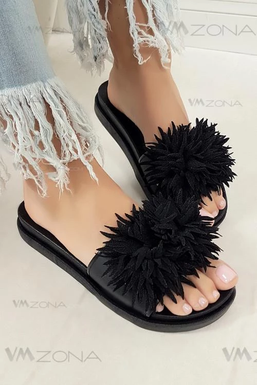 Casual sandals and slippers