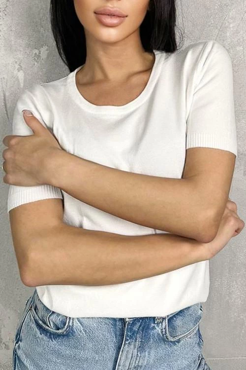 Blouses and tops with short sleeves